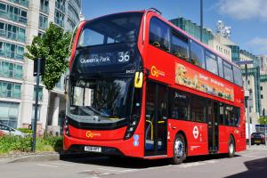 Alexander Dennis Enviro400H 2015 года 